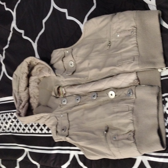 Vest - Picture 10 of 12